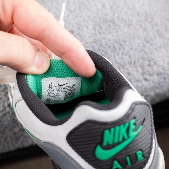 Nike Air Max 90 Leather GS DV3607-102 Sneakers Youth 7 Womens Size 8.5 - Picture 5 of 9